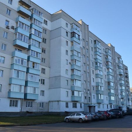 Семейные Апартаменты В Новом Районе У Софиевского Парка Uman Exterior photo