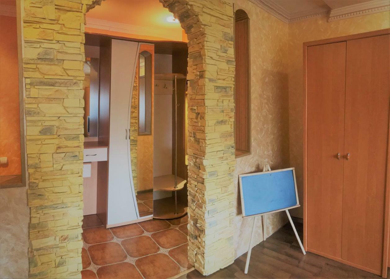 Семейные Апартаменты В Новом Районе У Софиевского Парка Uman Exterior photo