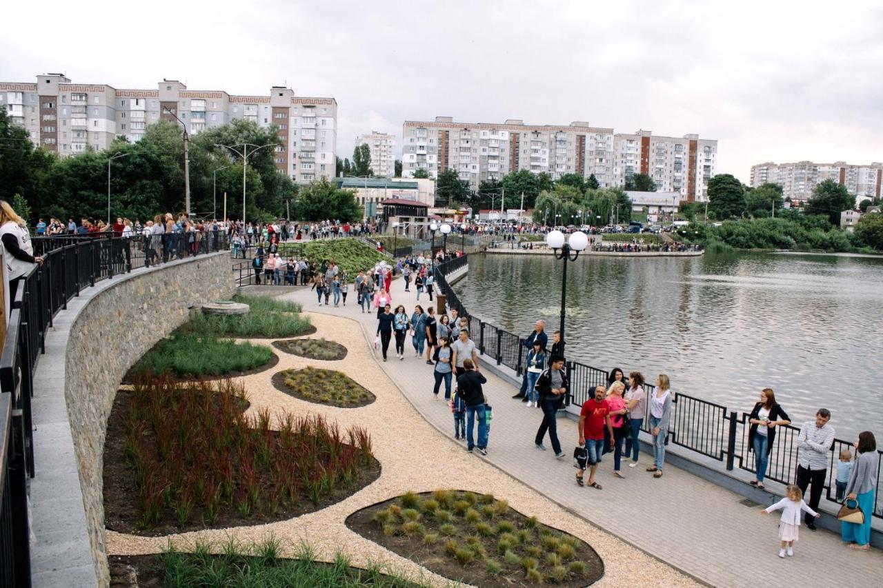 Семейные Апартаменты В Новом Районе У Софиевского Парка Uman Exterior photo